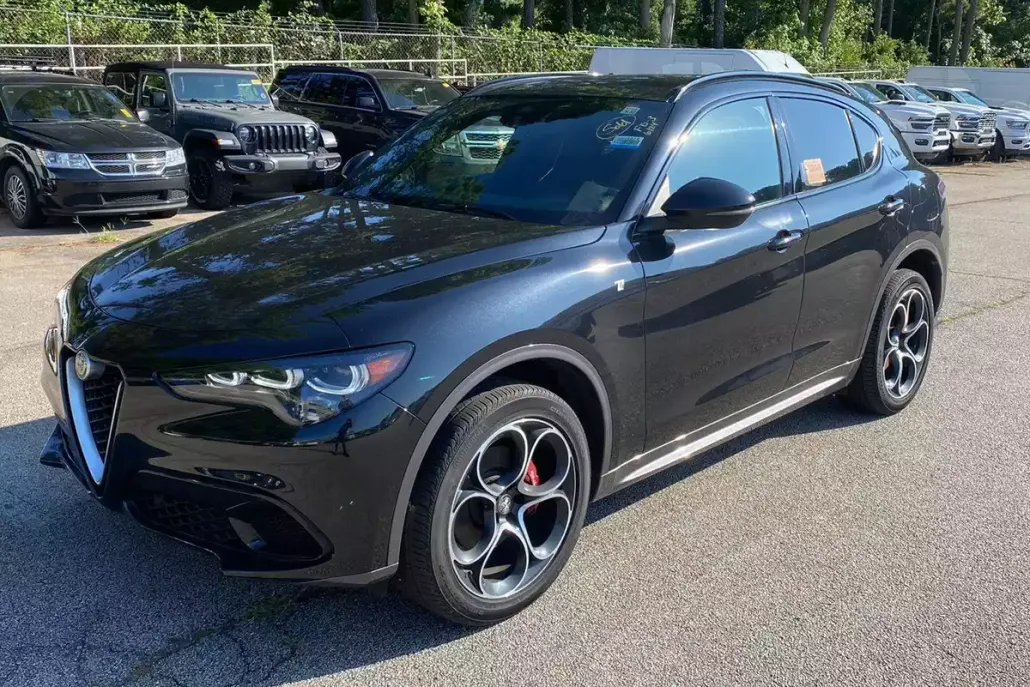 2024 Alfa Romeo Stelvio Ti photo 1