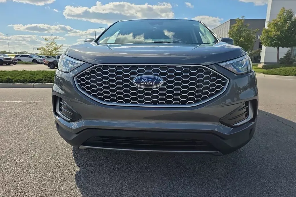 2024 Ford Edge SEL photo 1