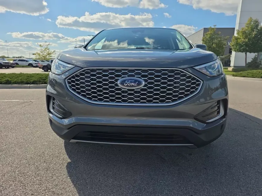 2024 Ford Edge SEL photo 1