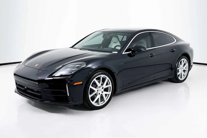 2025 Porsche Panamera 4 photo 1