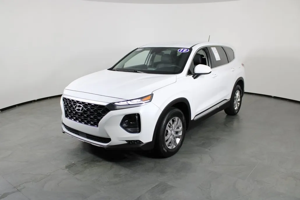 2019 Hyundai Santa Fe SE photo 1