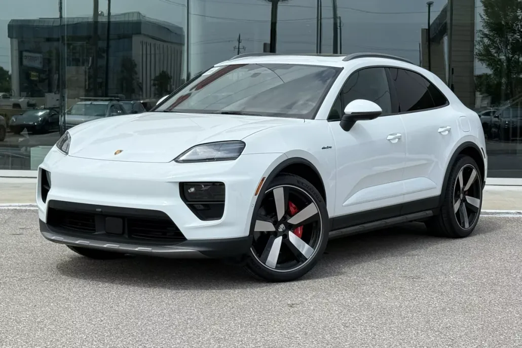 2025 Porsche Macan Electric photo 1