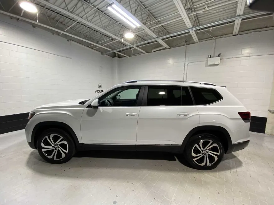 2022 Volkswagen Atlas SEL photo 1