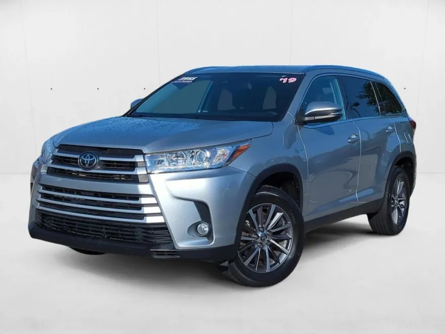 2019 Toyota Highlander XLE photo 1