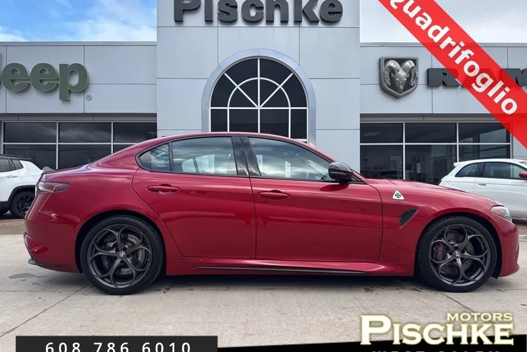 2024 Alfa Romeo Giulia Quadrifoglio photo 1