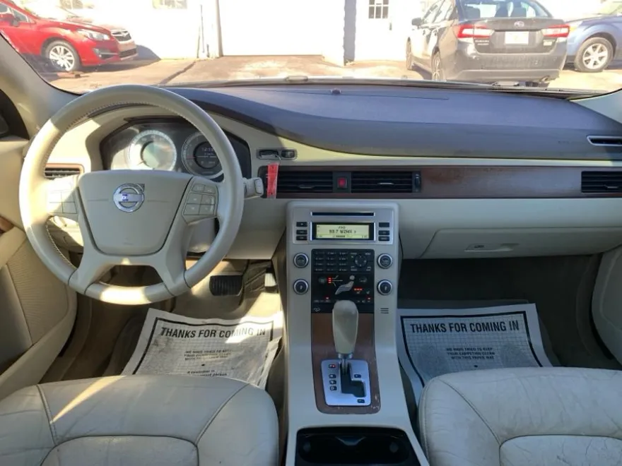 2010 Volvo XC70 photo 12