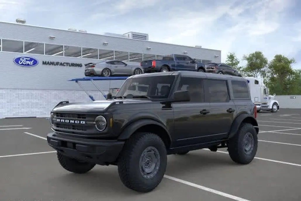2025 Ford Bronco Base photo 1