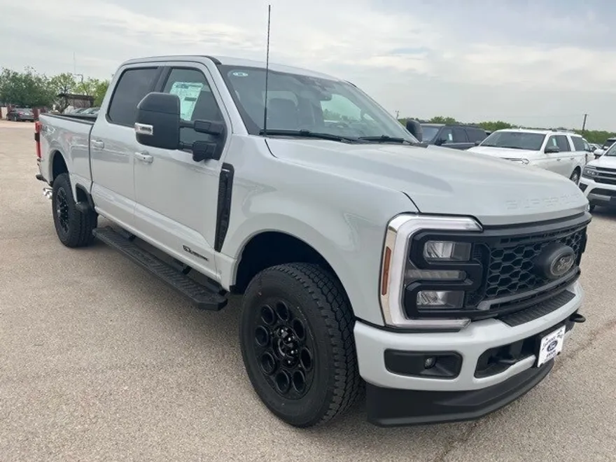 2025 Ford F-250 Lariat photo 1