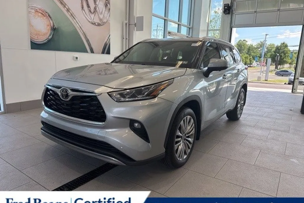2023 Toyota Highlander Platinum photo 1