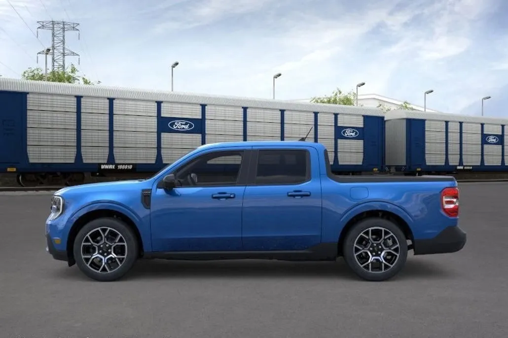 2025 Ford Maverick Lariat photo 1