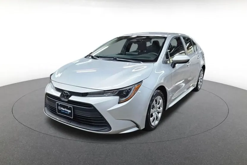 2024 Toyota Corolla LE photo 1