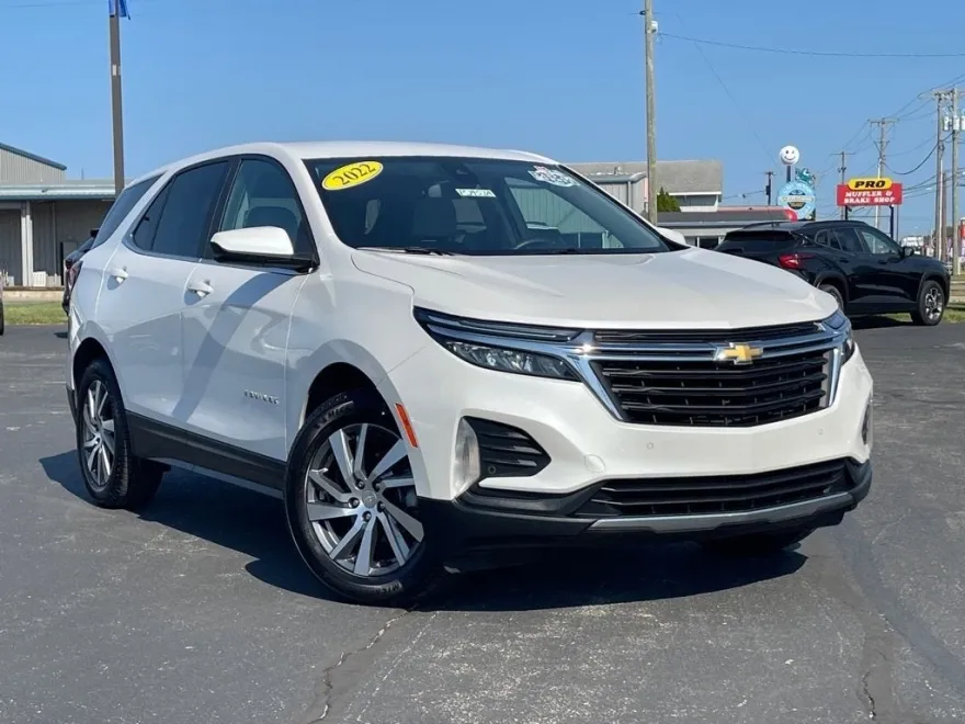 2022 Chevrolet Equinox LT photo 1