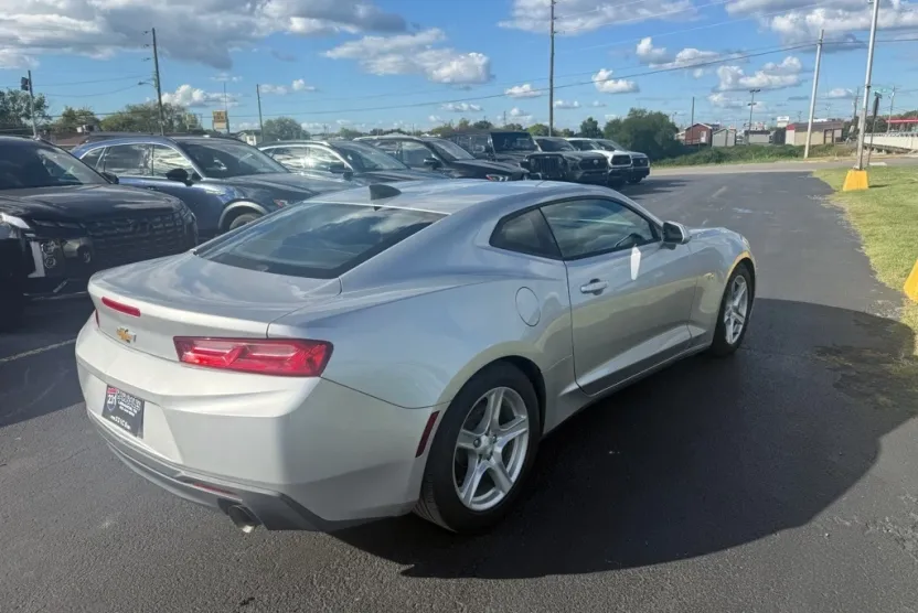 2018 Chevrolet Camaro 1LT Coupe photo 1