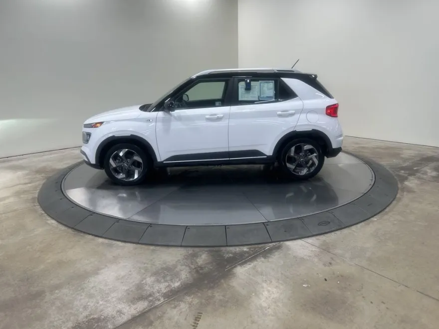 2024 Hyundai Venue Limited photo 1