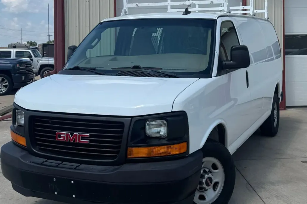 2017 Gmc Savana 2500 Cargo photo 1