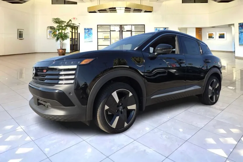 2025 Nissan Kicks SR photo 1