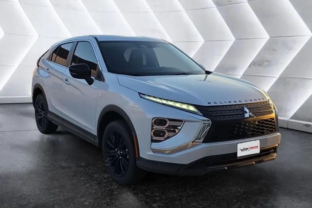 2025 Mitsubishi Eclipse Cross LE photo 1
