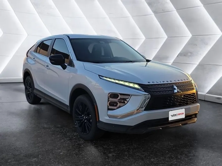 2025 Mitsubishi Eclipse Cross LE photo 1