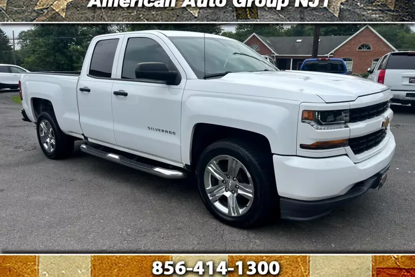 2017 Chevrolet Silverado 1500 Custom photo 1