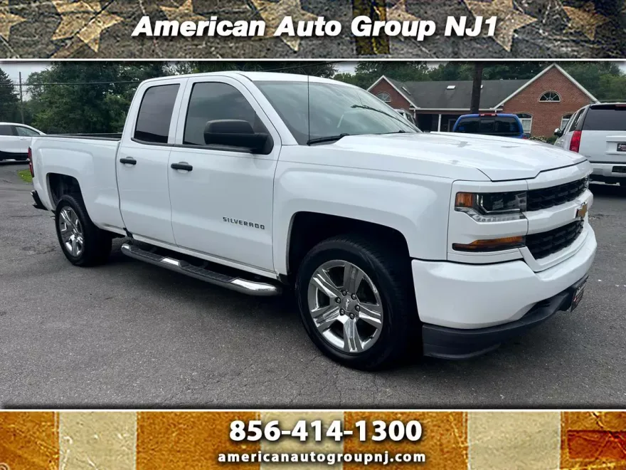 2017 Chevrolet Silverado 1500 Custom photo 1