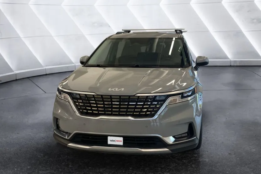 2022 Kia Carnival SX photo 1