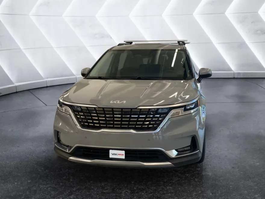 2022 Kia Carnival SX photo 1