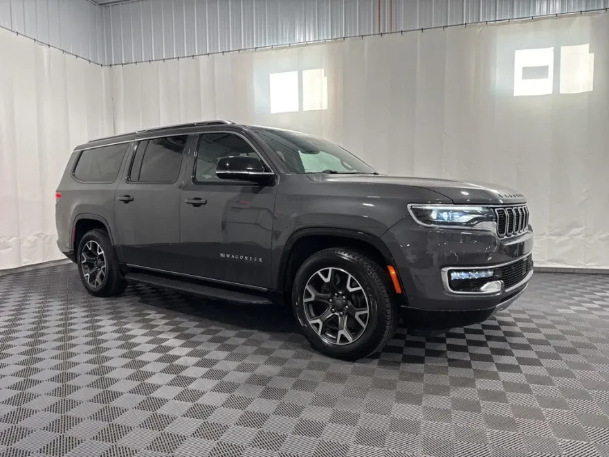 2023 Jeep Wagoneer L Series III photo 1