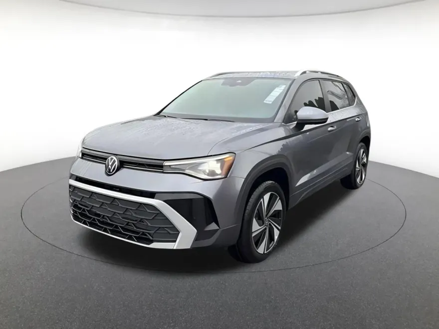 2025 Volkswagen Taos SE photo 1