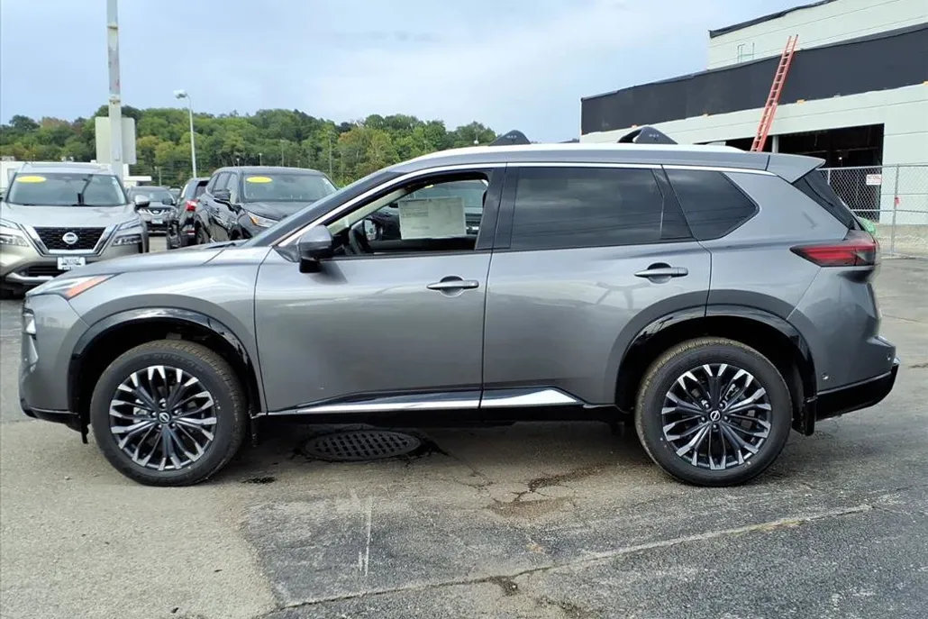 2026 Nissan Rogue Platinum photo 1