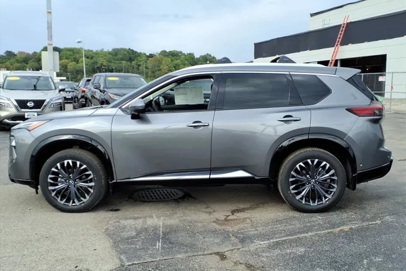 2026 Nissan Rogue Platinum photo 1