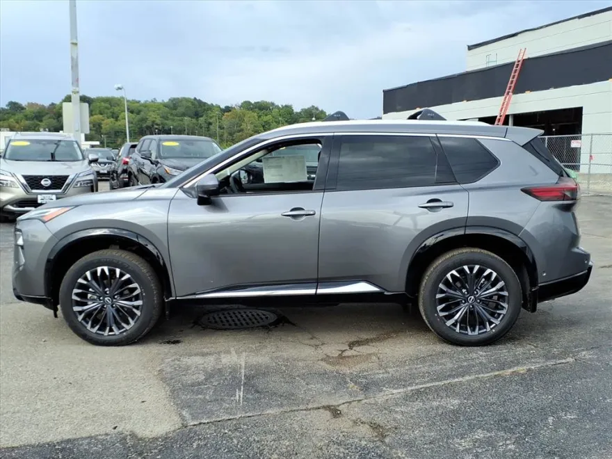 2026 Nissan Rogue Platinum photo 1