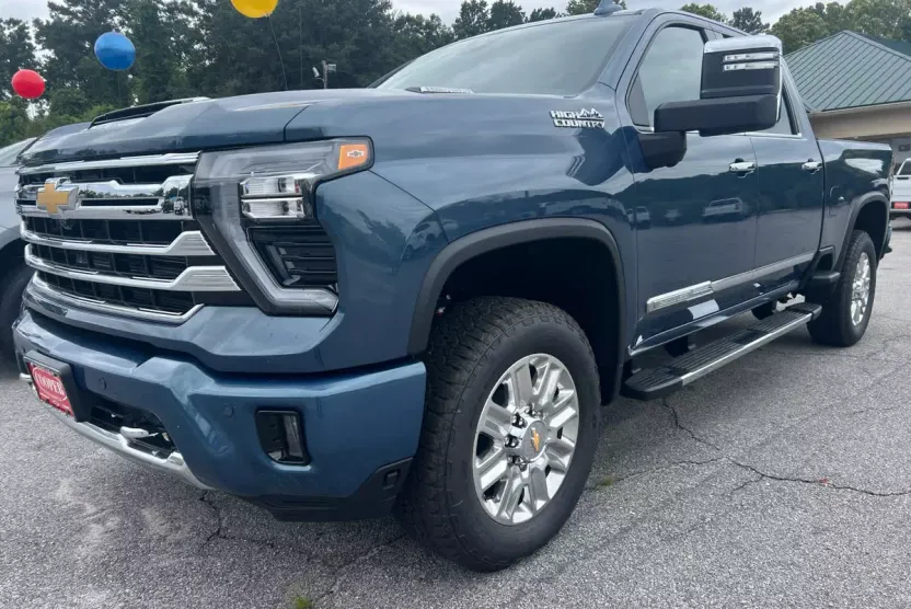 2025 Chevrolet Silverado 2500HD High Country photo 1