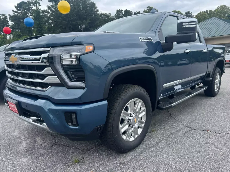2025 Chevrolet Silverado 2500HD High Country photo 1