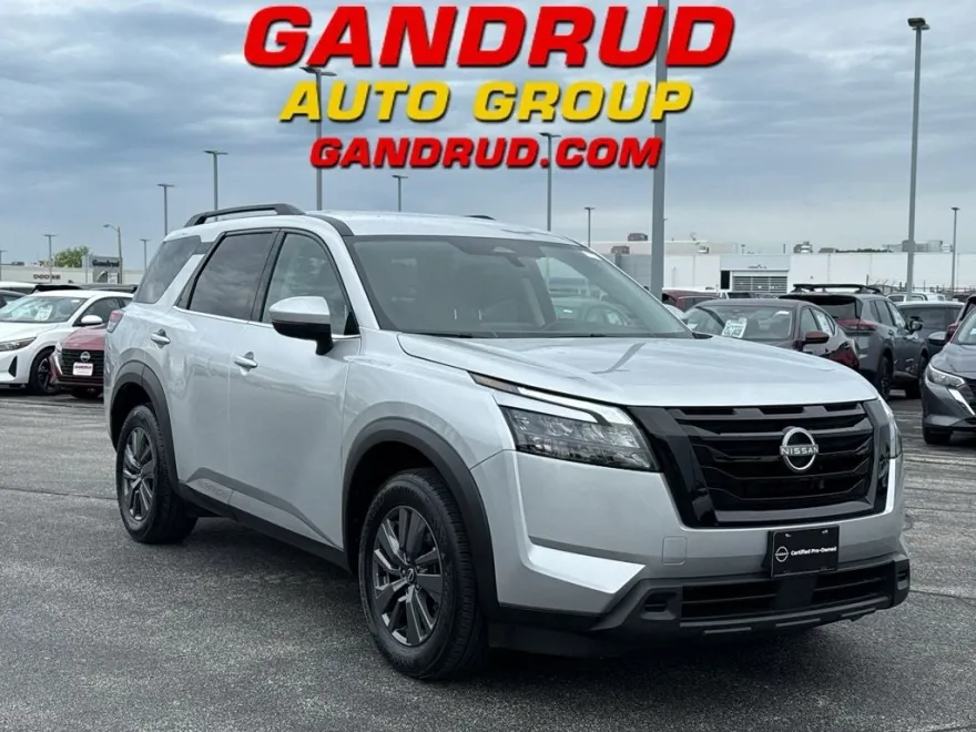 2024 Nissan Pathfinder SV photo 1
