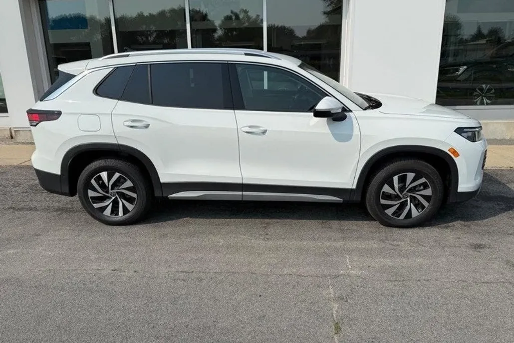 2025 Volkswagen Tiguan S photo 1