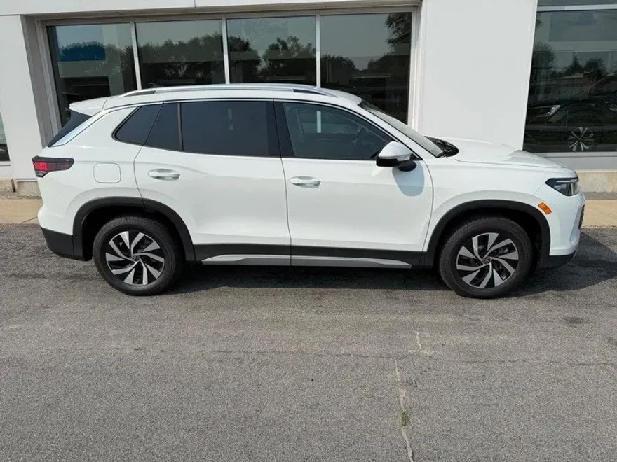 2025 Volkswagen Tiguan S photo 1