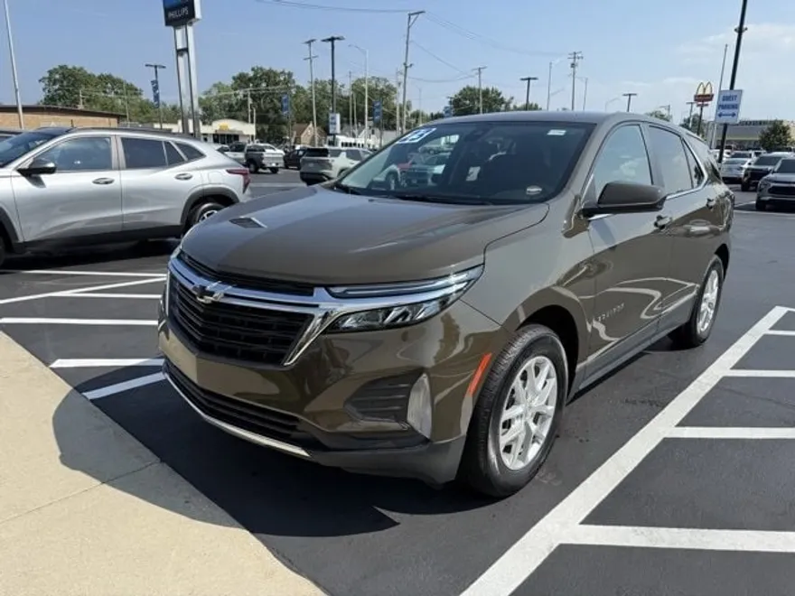 2023 Chevrolet Equinox LT photo 1