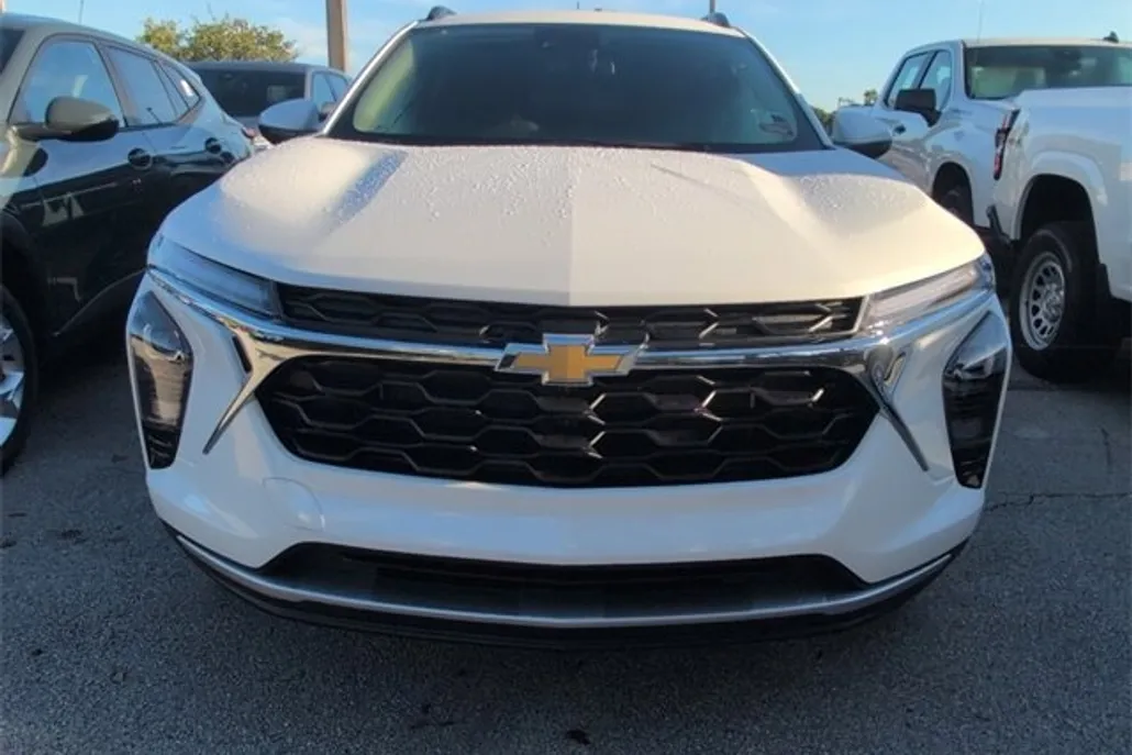 2026 Chevrolet Trax LT photo 1