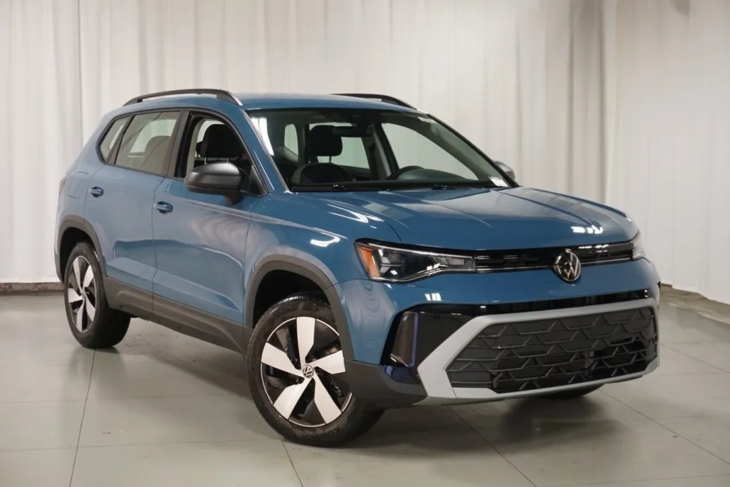 2025 Volkswagen Taos S photo 1