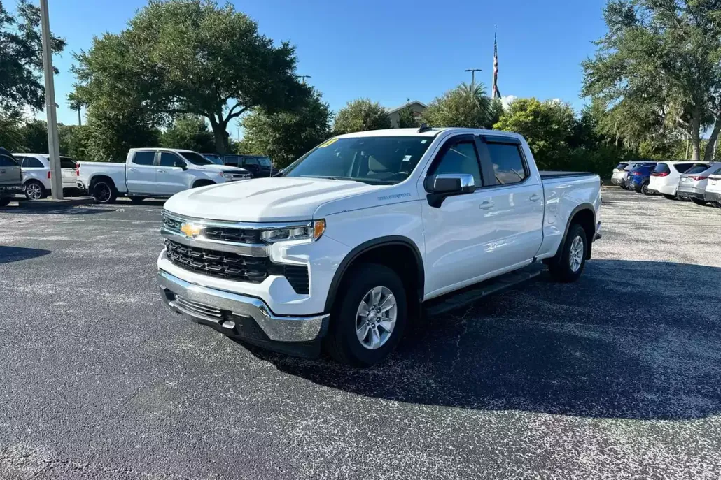 2023 Chevrolet Silverado 1500 LT photo 1
