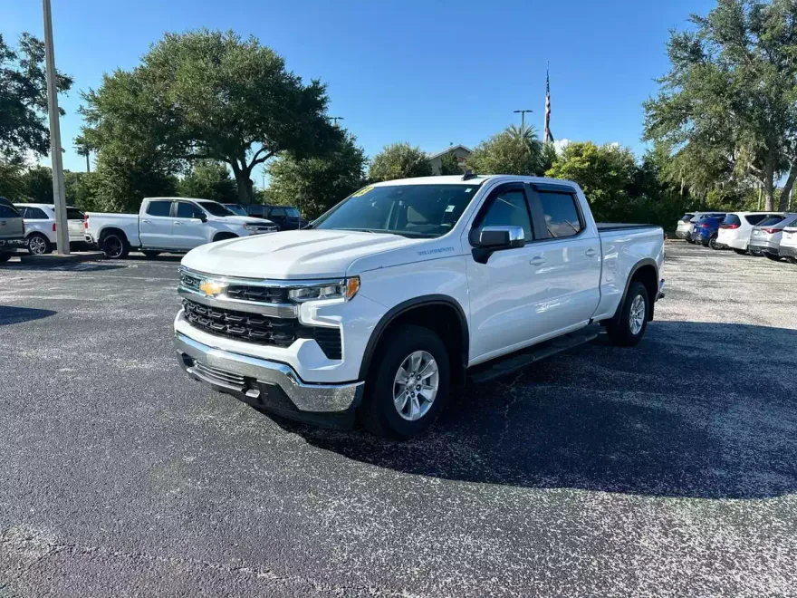 2023 Chevrolet Silverado 1500 LT photo 1