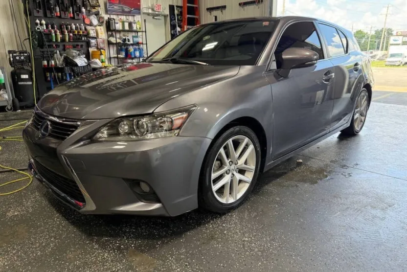 2017 Lexus CT 200h photo 1