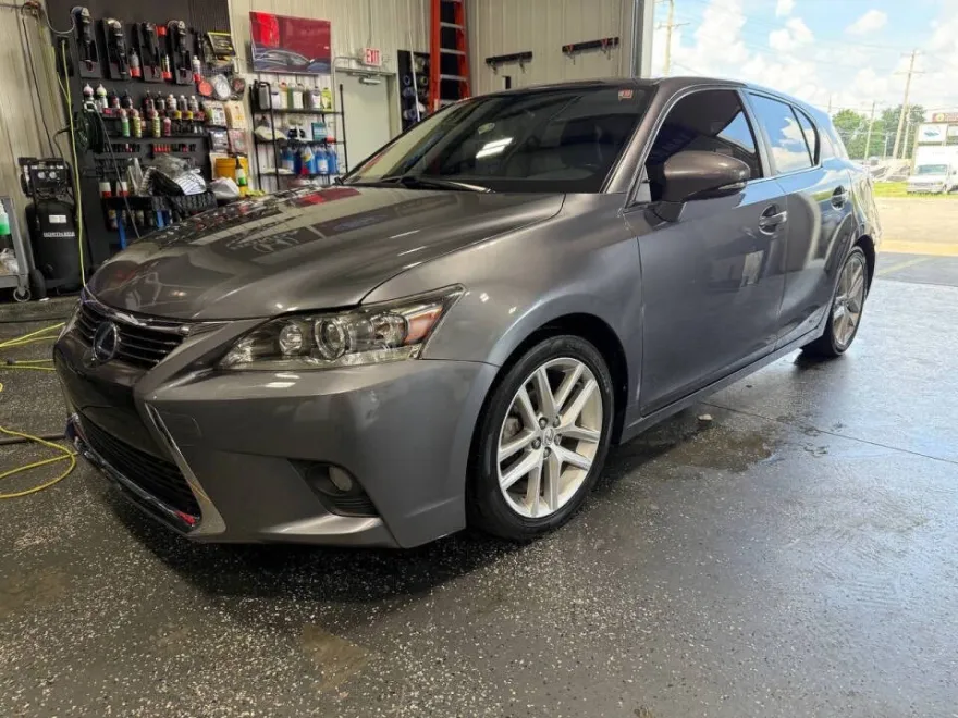 2017 Lexus CT 200h photo 1