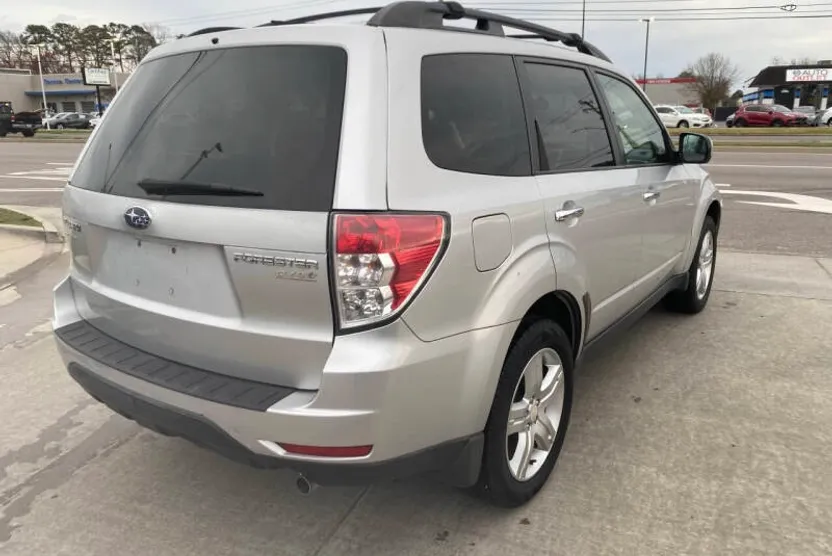 2010 Subaru Forester 2.5X Premium photo 1