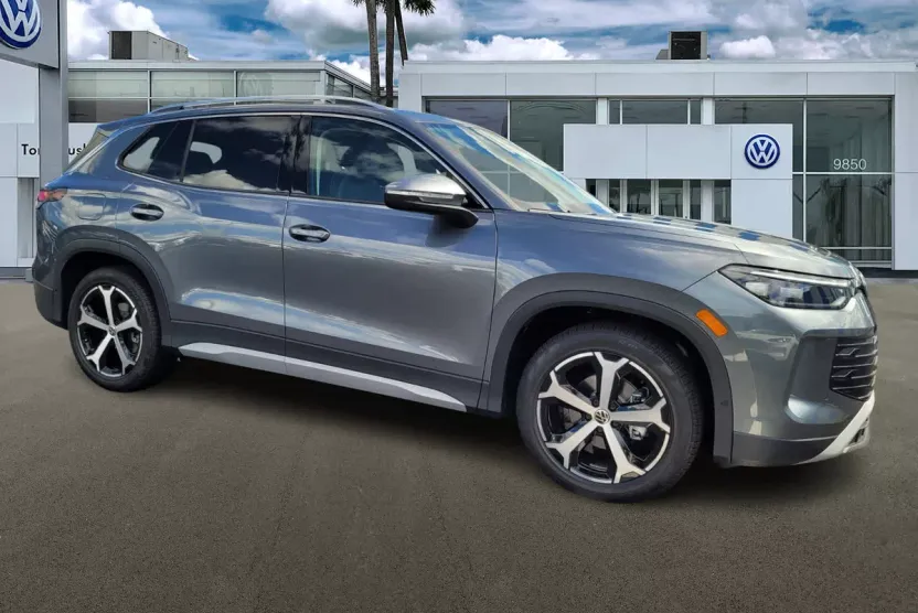 2025 Volkswagen Tiguan SE photo 1