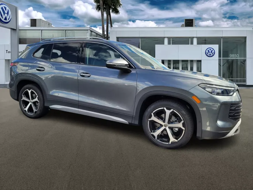 2025 Volkswagen Tiguan SE photo 1