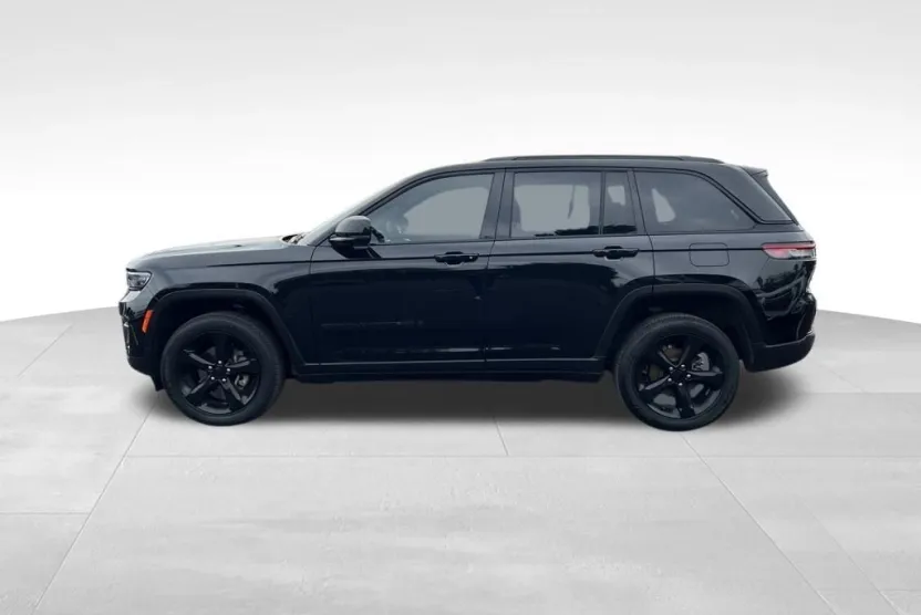 2023 Jeep Grand Cherokee Altitude photo 1