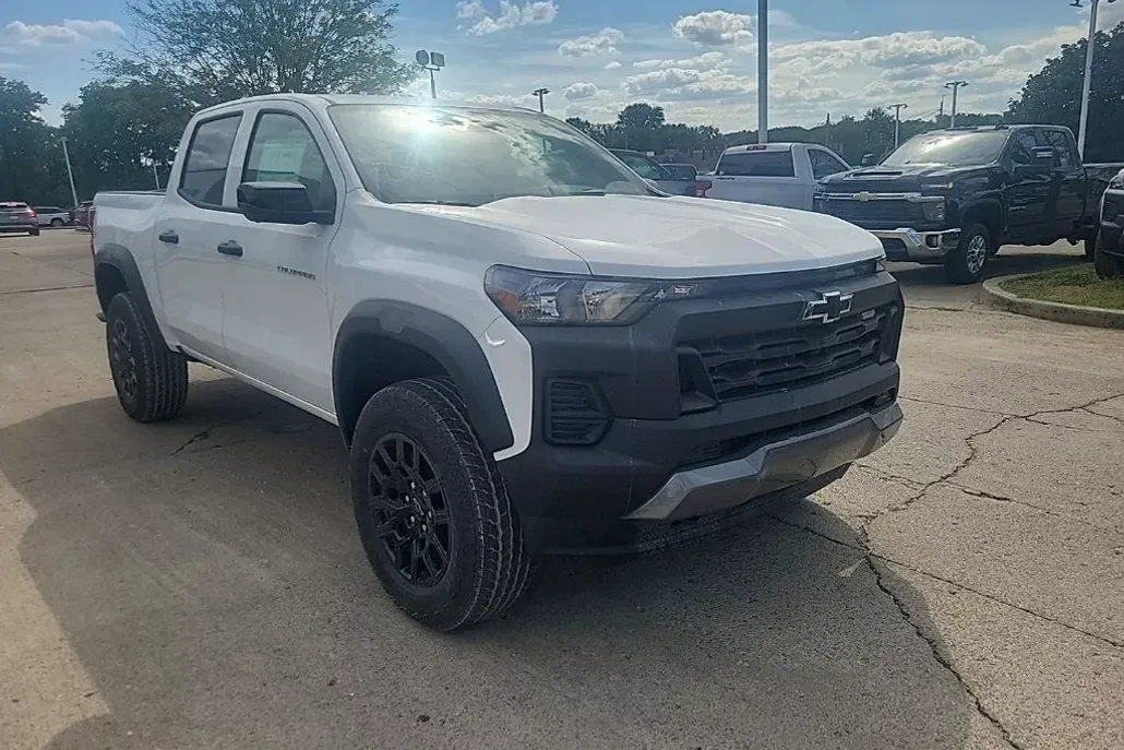 2026 Chevrolet Colorado Trail Boss photo 1