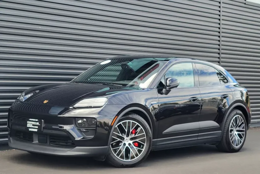 2025 Porsche Macan Electric photo 1