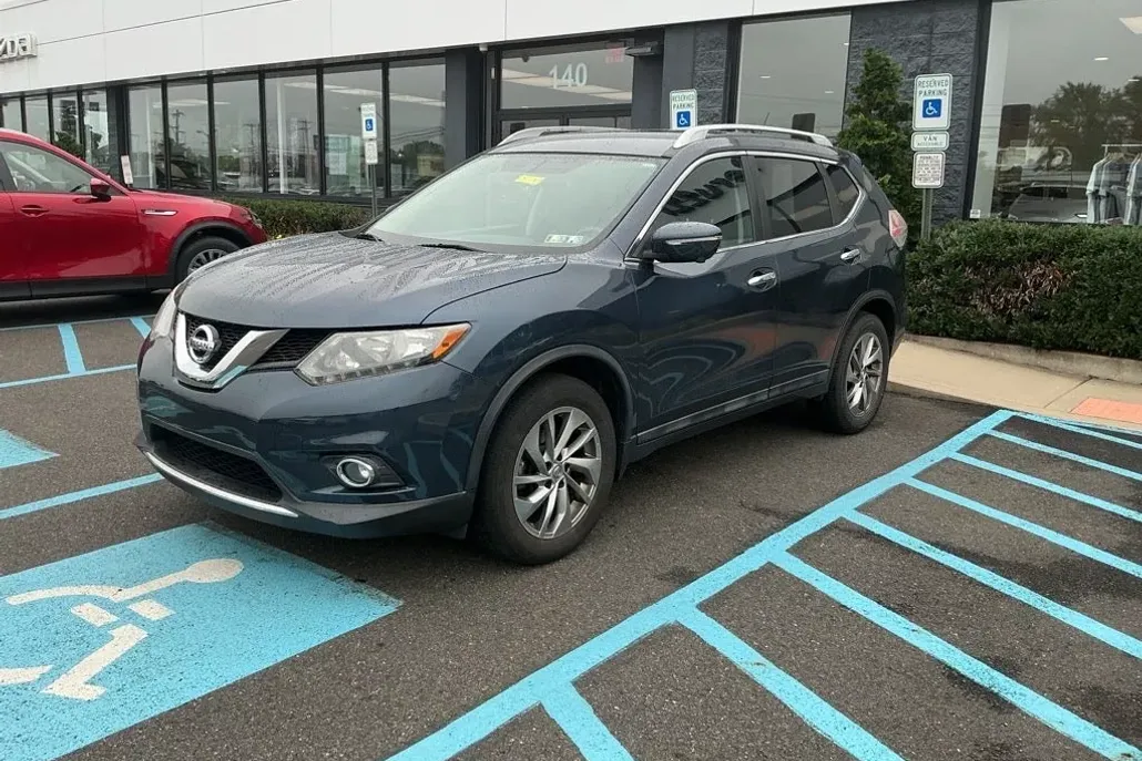 2015 Nissan Rogue SL photo 1